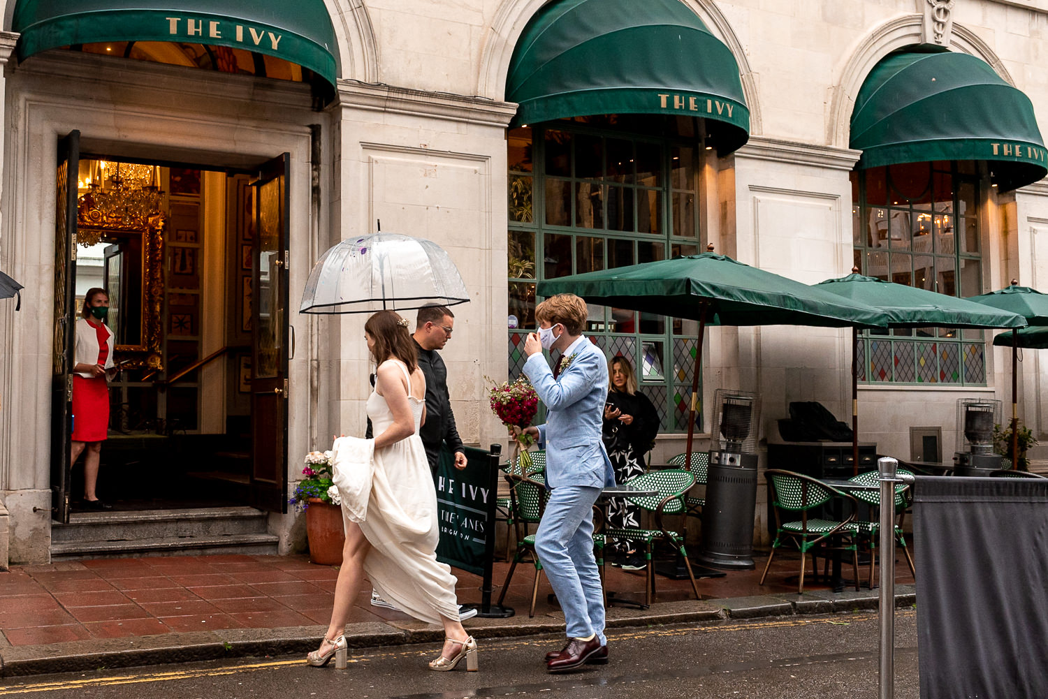 wedding couple arriving at The Ivy in Brighton